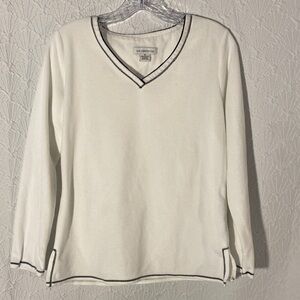 Liz Claiborne Cream V-Neck Top with Black Accents Incredible SOFT Preppy Neat
